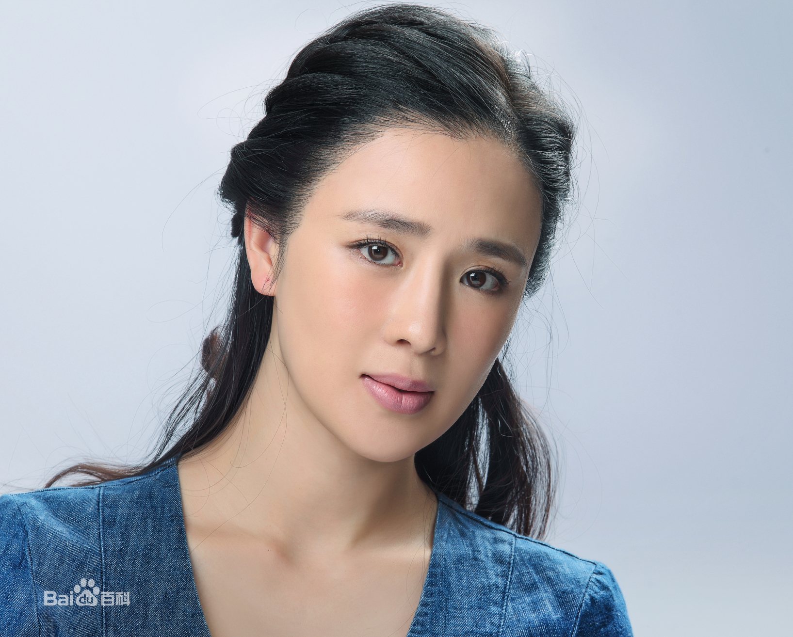 她叫周显欣,在《觉醒年代》里饰演陈独秀的妻子